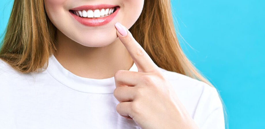 Achieving a Hollywood Smile with Dental Veneers